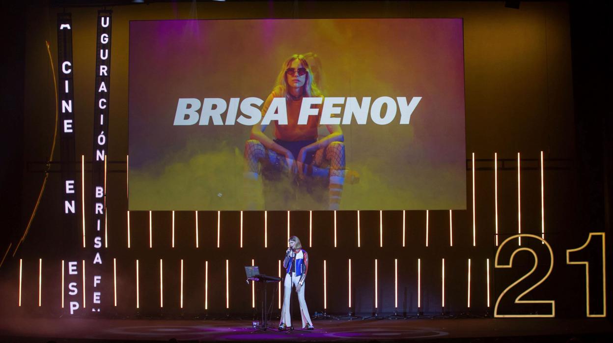 Brisa Fenoy durante una actuación