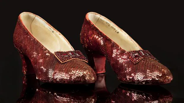 El FBI recupera los zapatos rojos de «El mago de Oz» trece años después de su robo