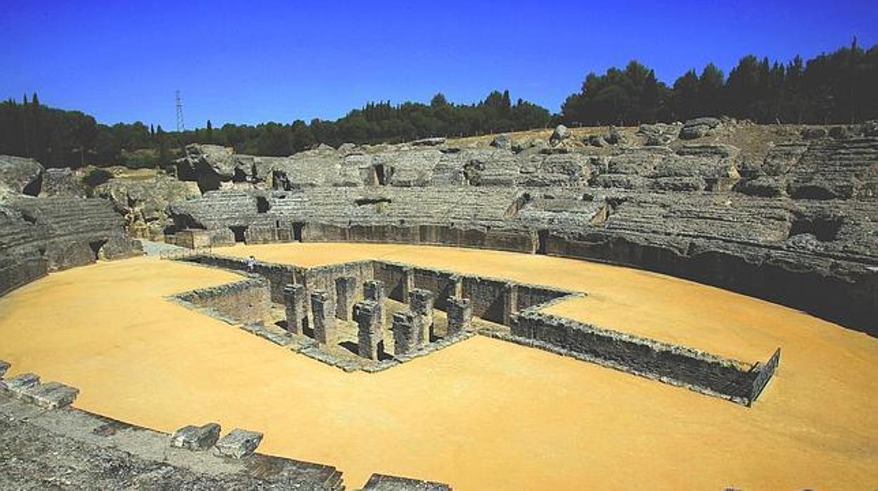 Vista del anfiteatro de Itálica