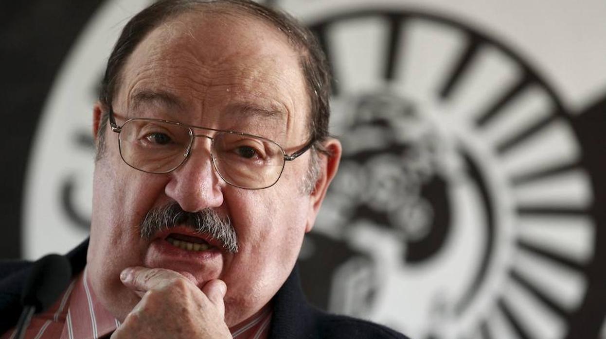 Umberto Eco durante una conferencia en el Círculo de Bellas Artes de Madrid