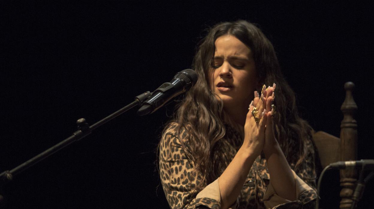 La catalana Rosalía, ayer en el Café Alameda de la Bienal de Flamenco