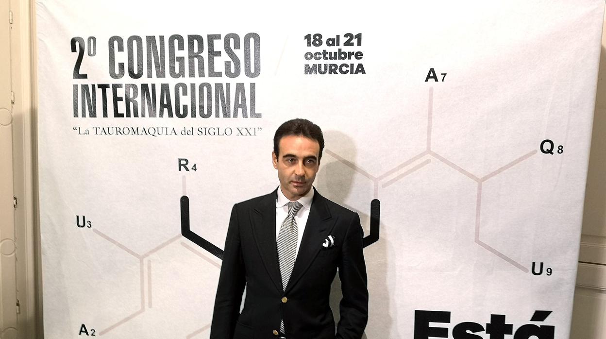 Enrique Ponce: «Preferimos que nos roben nuestro dinero a nuestra cultura»