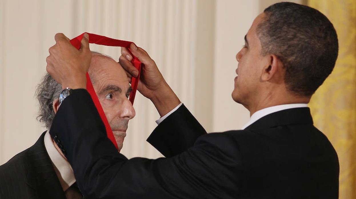 Philip Roth condecorado por Barack Obama en 2010