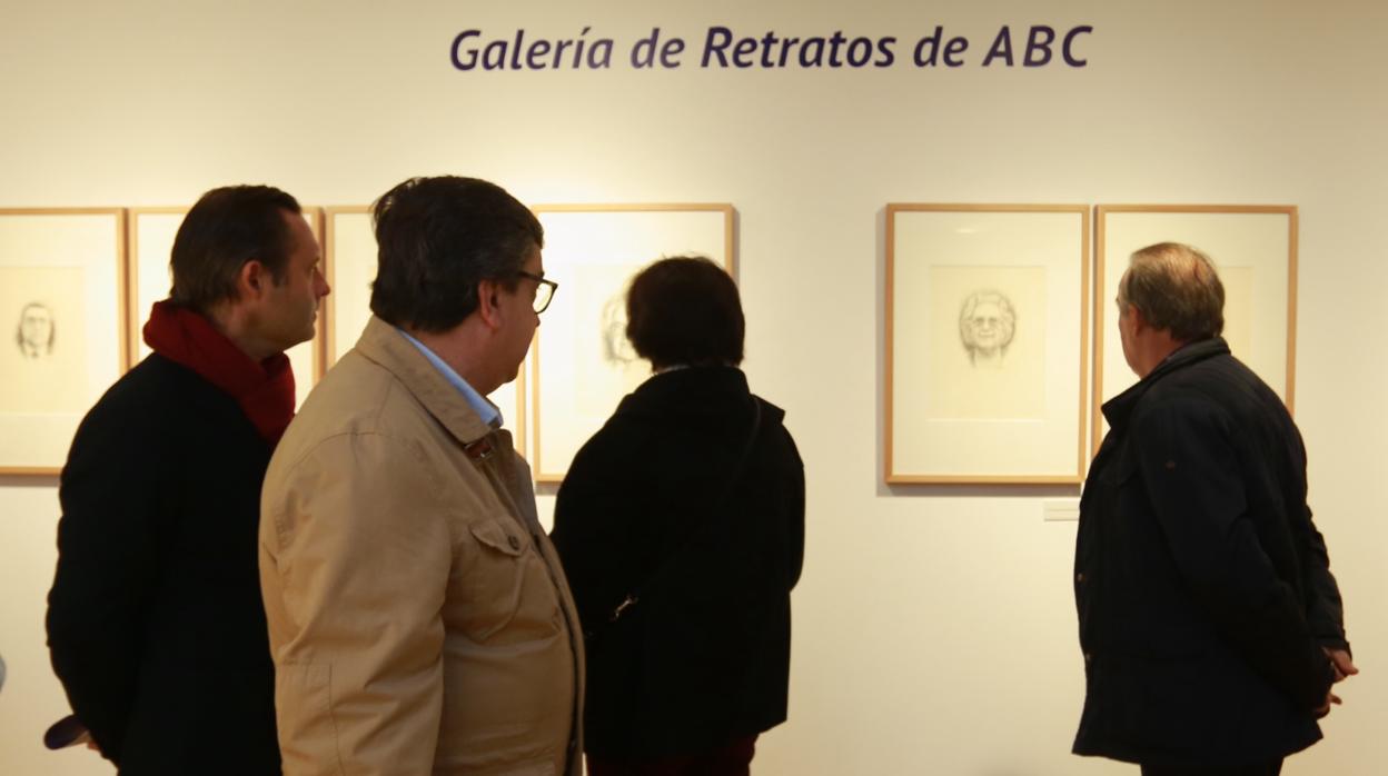 Un momento de la inauguración este lunes de la exposición «Juan Valdés. Retratos»