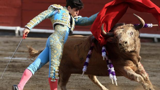 Generoso indulto a «Lanudo» en el triunfal debut de Álvaro Lorenzo en Lima