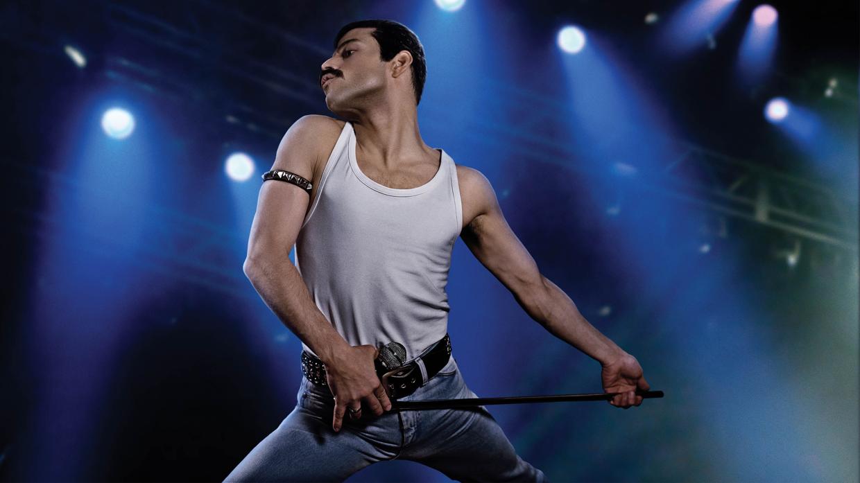 Momento de la película «Bohemian Rapsody», en la que Rami Malek interpreta a Freddi Mercury