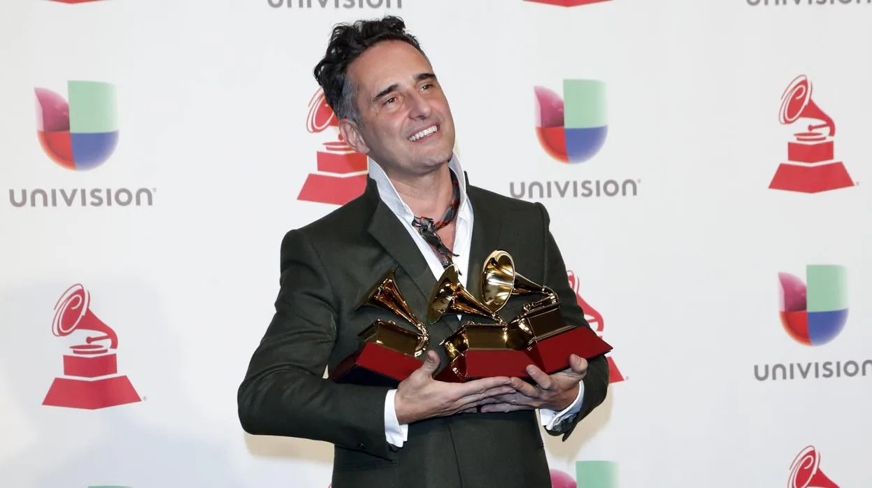 Jorge Drexler con todos sus premios Latin Grammy