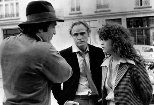 Bertolucci durante el rodaje de «El último tango en París», con Marlon Brando y Maria Schneider