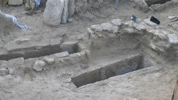 Descubren tres nuevas tumbas en la necrópolis tardorromana de Chipiona (Cádiz)