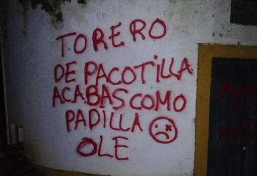 Pintadas en la finca de Morante por su apoyo a Vox: «Al nazi, tiro y cuneta»