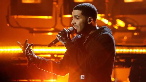 Drake durante su actuación en los American Music Awards