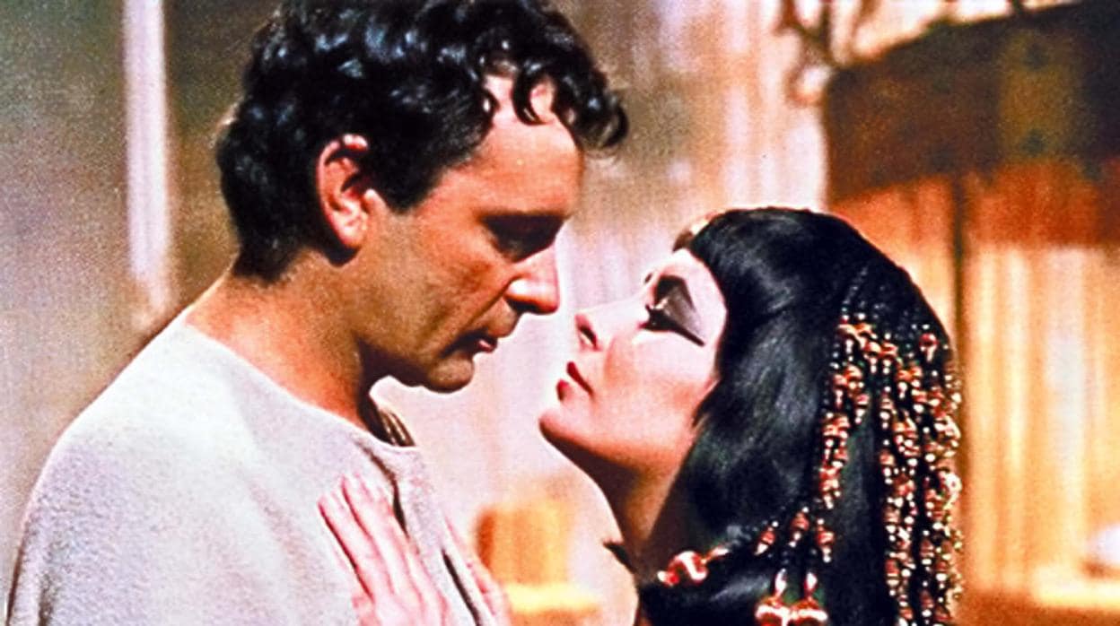 Richard Burton y Elizabeth Taylor, en «Cleopatra»