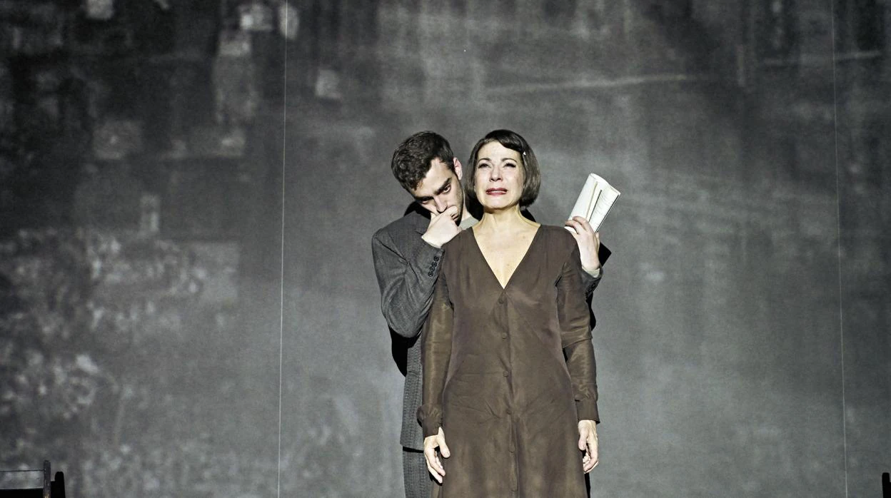 Nacho Sánchez y Emma Vilarasau, en una escena de la obra