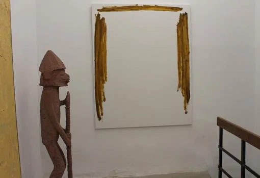 Escultura de Stefan Rinck y cuadro de Robbin Heyker