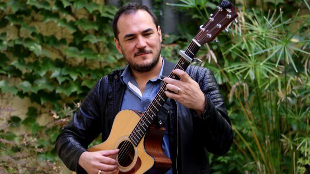 Acusan a Ismael Serrano de «equidistante» por detener una discusión política entre su público en Barcelona