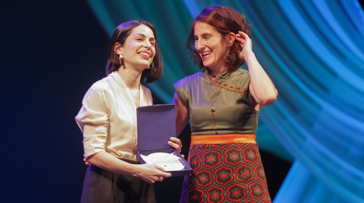 Celia Rico recoge el galardón en los premios Asecan 2019