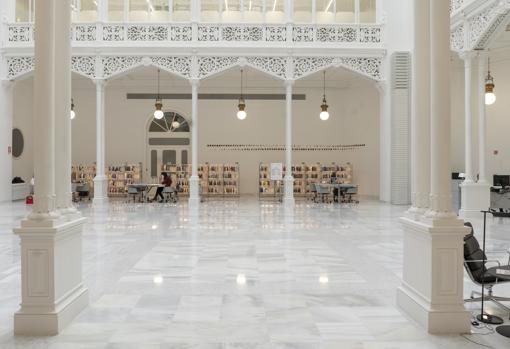 Biblioteca del Banco de España. Al fondo, en la pared, obra de Elena Asins