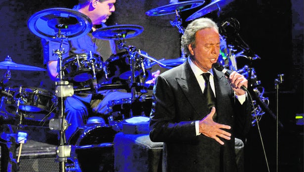 Julio Iglesias, Grammy de honor al embajador latino por antonomasia