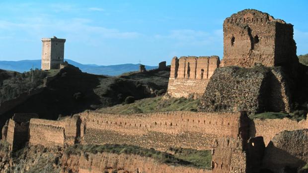 Se derrumba un tramo de la muralla del Castillo Mayor  de Daroca por el «mal estado» del recinto