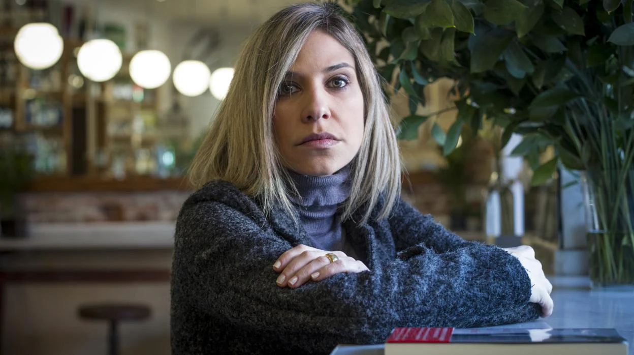 Periodista venezolana, Karina Sainz Borgo debuta en la novela a lo grande