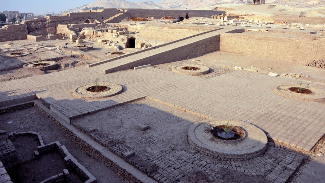 Yacimiento del Templo de Millones de Años de Tutmosis III