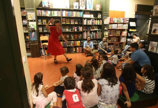 La actividad cultural se ha reforzado en las librerías. En la imagen, Rayuela