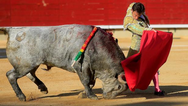 Oreja para Paco Ramos en una mansa corrida de Adolfo en Castellón