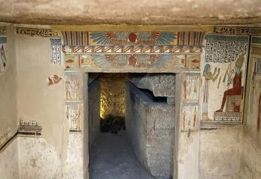 El interior de la tumba