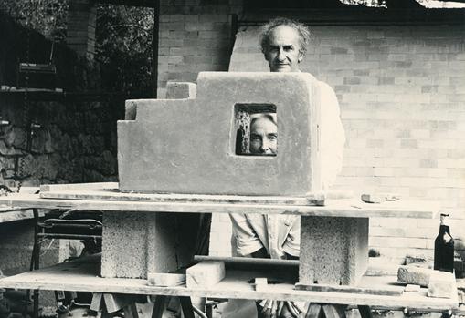 Eduardo Chillida y su esposa, Pilar Belzunce, en Grasse, 1985, ©Zabalaga