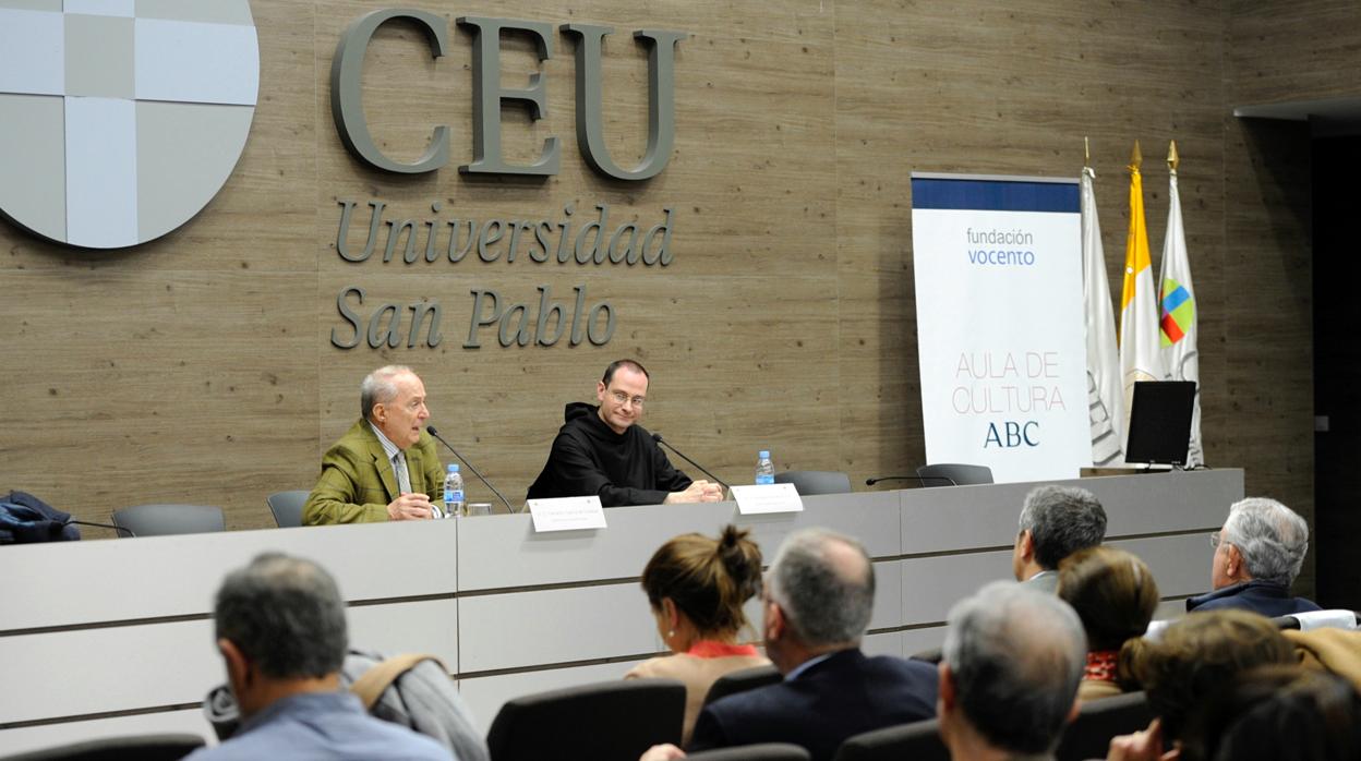 Fernando García de Cortázar y Santiago Cantera, durante el acto celebrado el jueves por la tarde