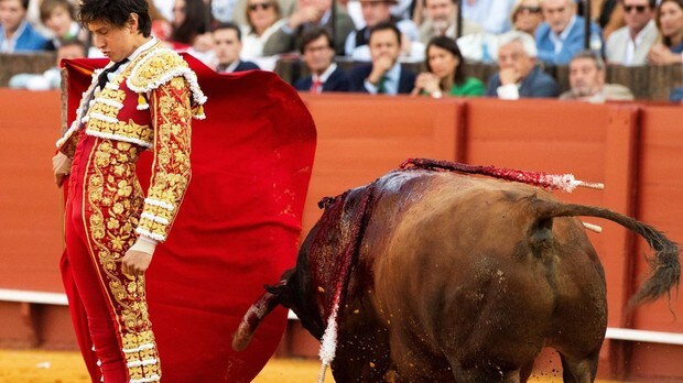 Toros en Sevilla: Dos orejas para Roca Rey con petición de rabo en Sevilla