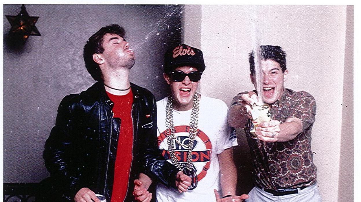 Los integrantes de los Beastie Boys, en pleno desmadre