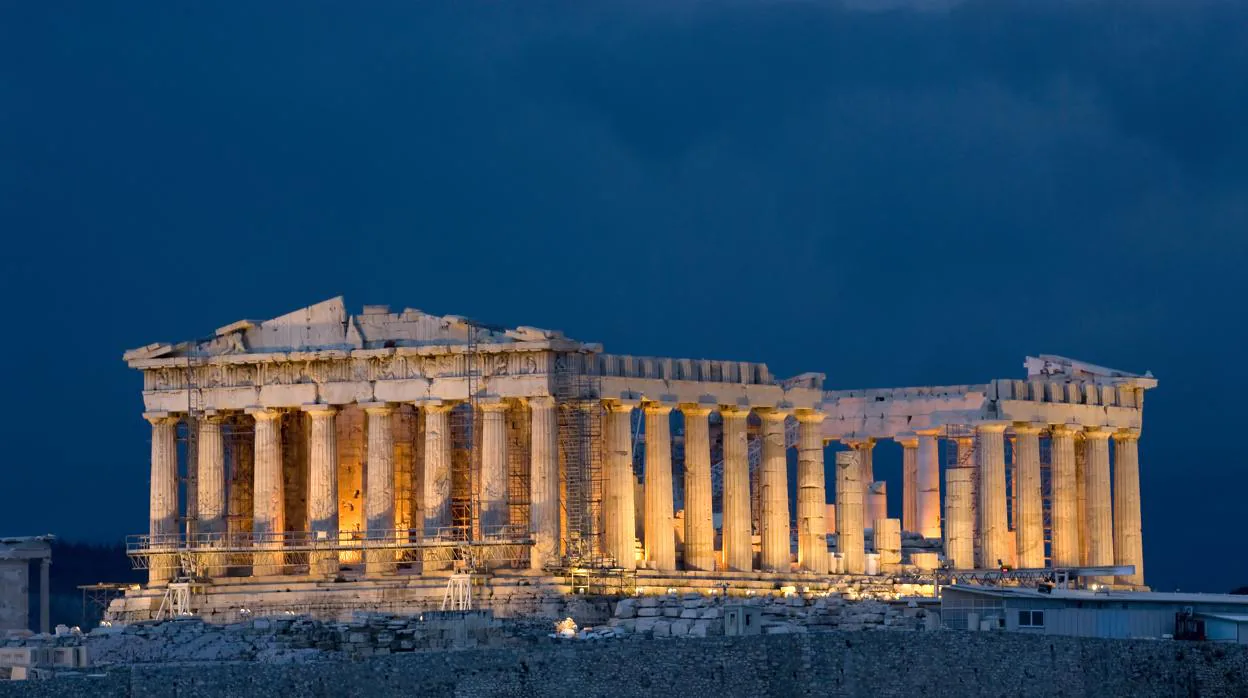 Vista nocturna del Partenón de Atenas