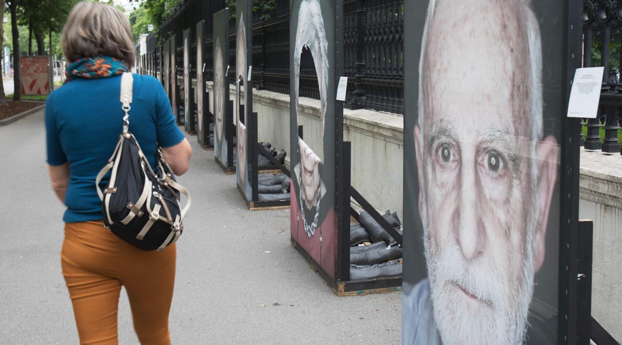 Austria, alarmada por los actos vandálicos contra una exposición de supervivientes del holocausto