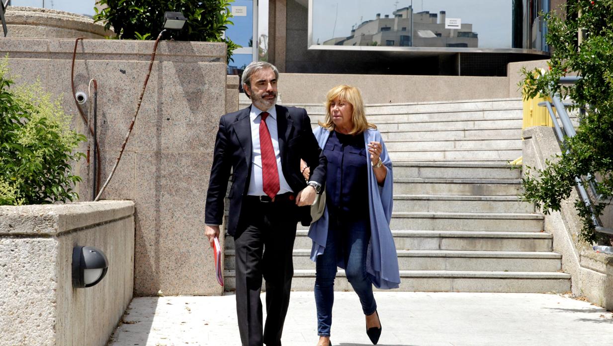 La aristócrata Cristina Ordovás Gómez-Jordana, viuda de Juan de Goyeneche, a su salida del juicio en la Audiencia Provincial de Madrid