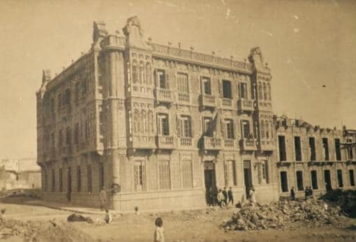 Fotografía del edificio que ahora ocupa el Instituto Cervantes
