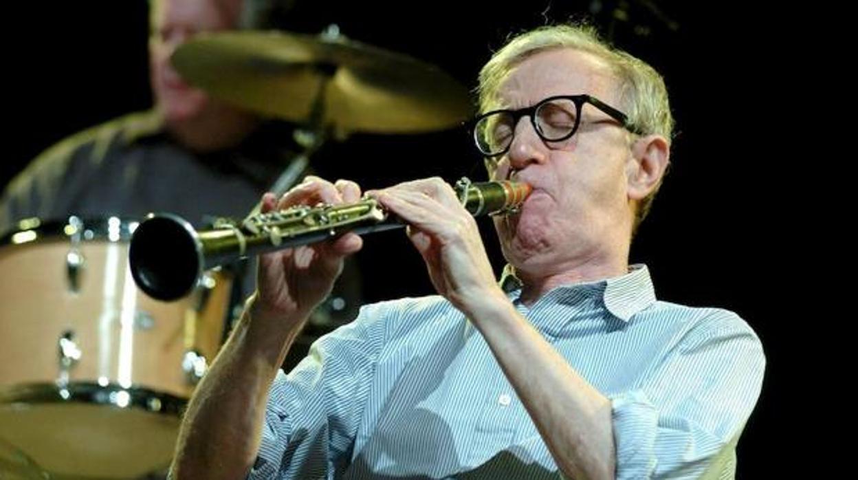 Woody Allen, en una de sus actuaciones junto con su banda de jazz