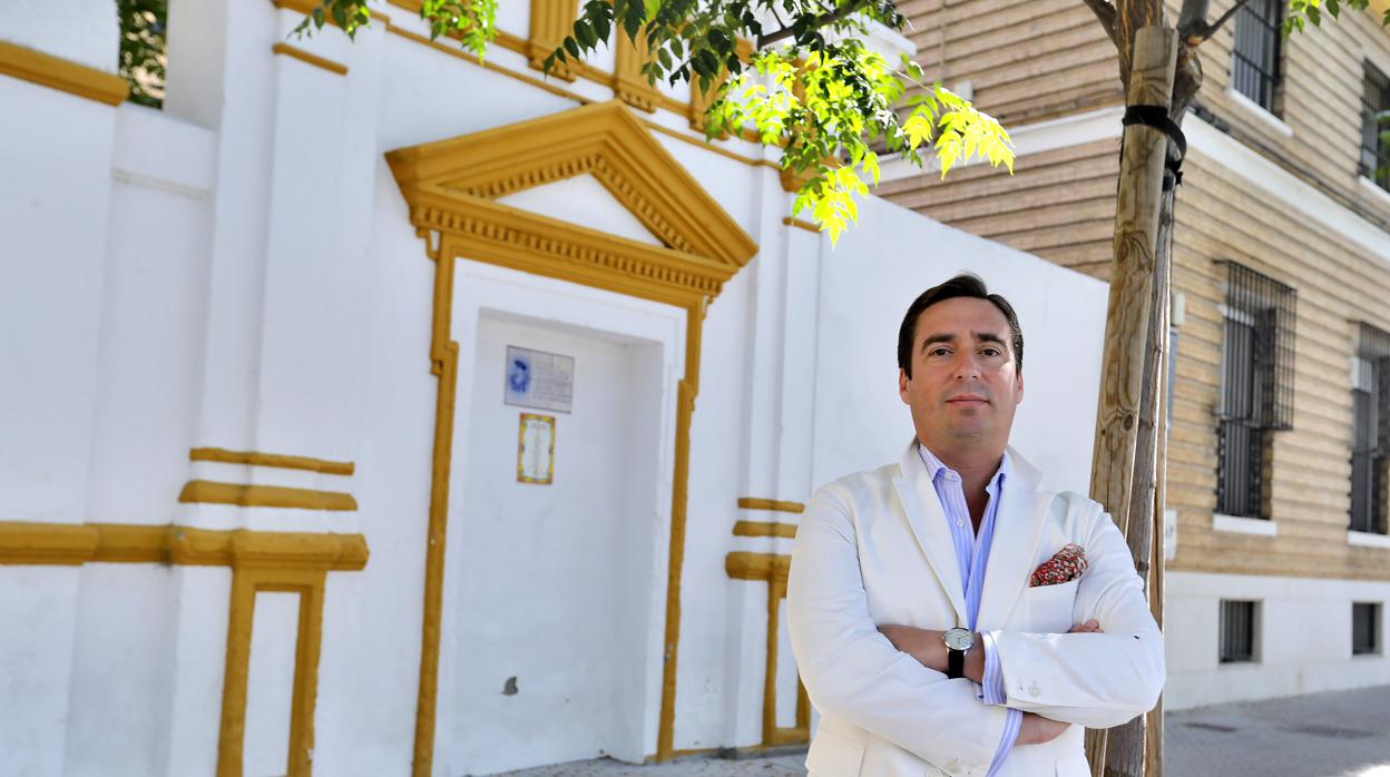 José María Garzón en la única puerta en pie de la Plaza de Toros Monumental de Sevilla