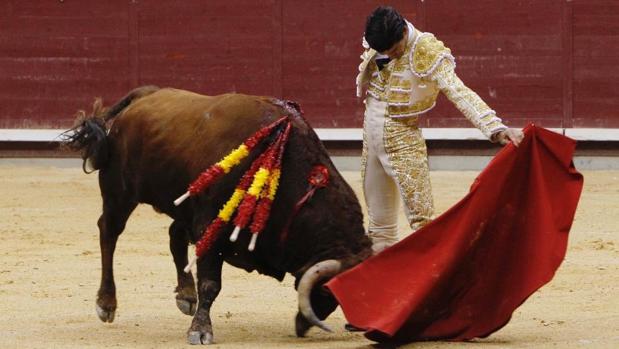 Pablo Aguado destaca y da una vuelta al ruedo en Burgos