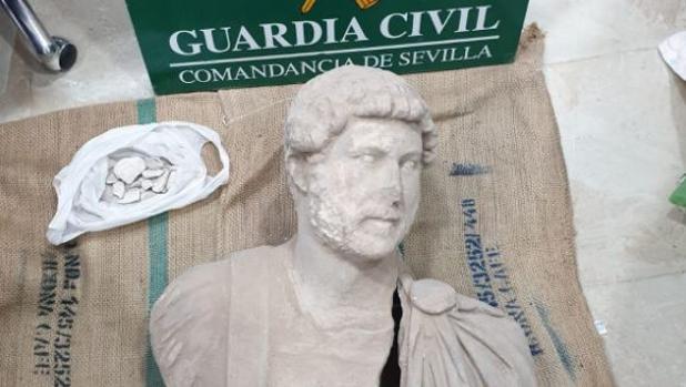 La Guardia Civil recupera un valioso busto del emperador Adriano del siglo II