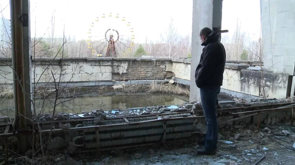 Un turista visita Chernóbil