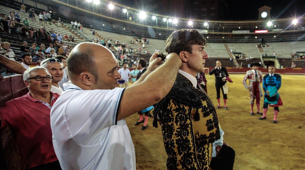 Varea se cortó la coleta al finalizar el festejo