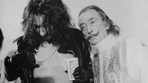 De Freddie Mercury y Groucho Marx a Alice Cooper y Dalí: estrellas del rock que conocieron a su ídolo