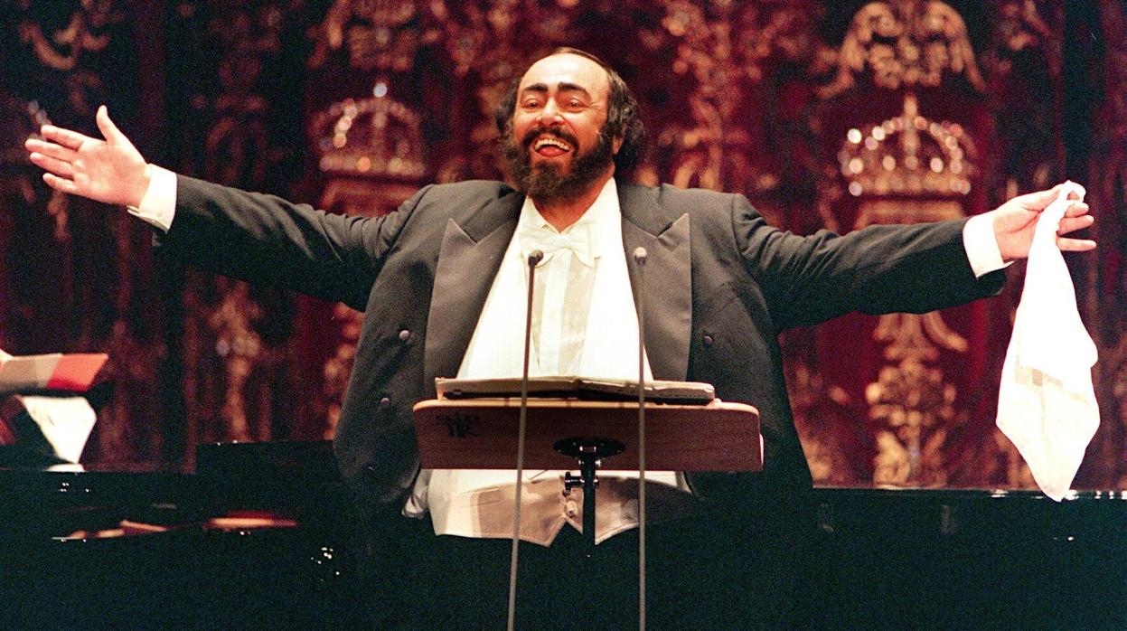 Pavarotti durante un concierto en el Teatro Real en 1999