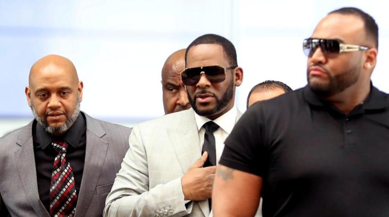 R. Kelly, en Chicago, durante su llegada a la vista de once cargos contr él de abuso sexual el pasado 6 de junio