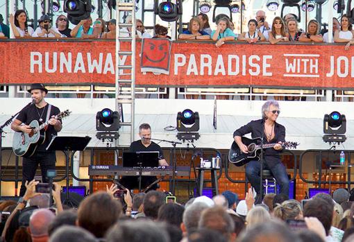 Bon Jovi zarpa de Barcelona en un crucero-festival con 2.000 fans