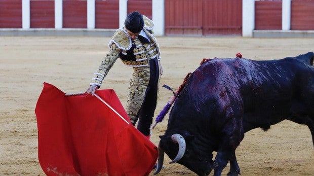 Vientos de rareza en el duelo del arte entre Morante y Aguado