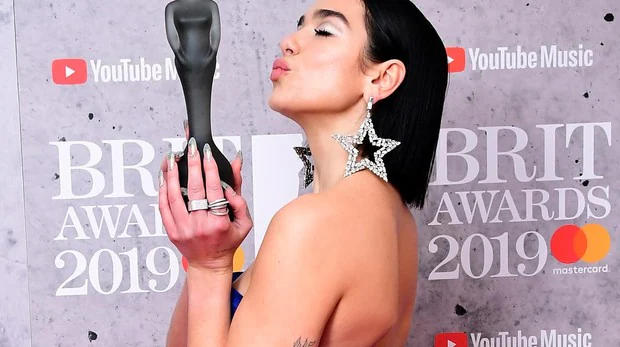 Los Brit Awards aplazan la eliminación de las categorías femenina y masculina para el 2021