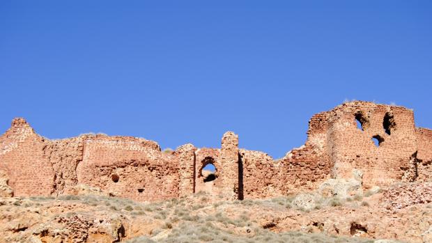 Descubren la muralla primitiva del Castillo de La Estrella de Montiel