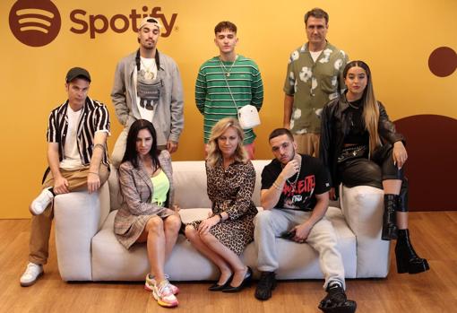 De izquiera a derecha: Alizzz, Rels B, Mala Rodríguez, Federica Tremolada (Directora General de Spotify para el Sur y el Este de Europa), Recycled J, C. Tangana, César Lores (A&R en Sony Music) y Lola Índigo